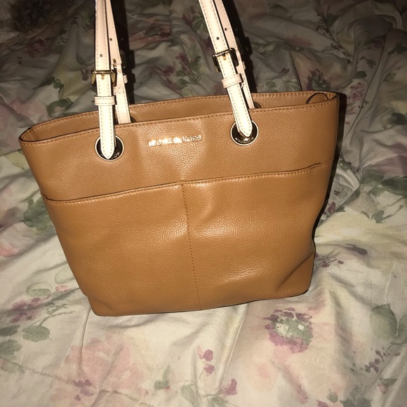 Michael Kors purse - Picture 3 of 4